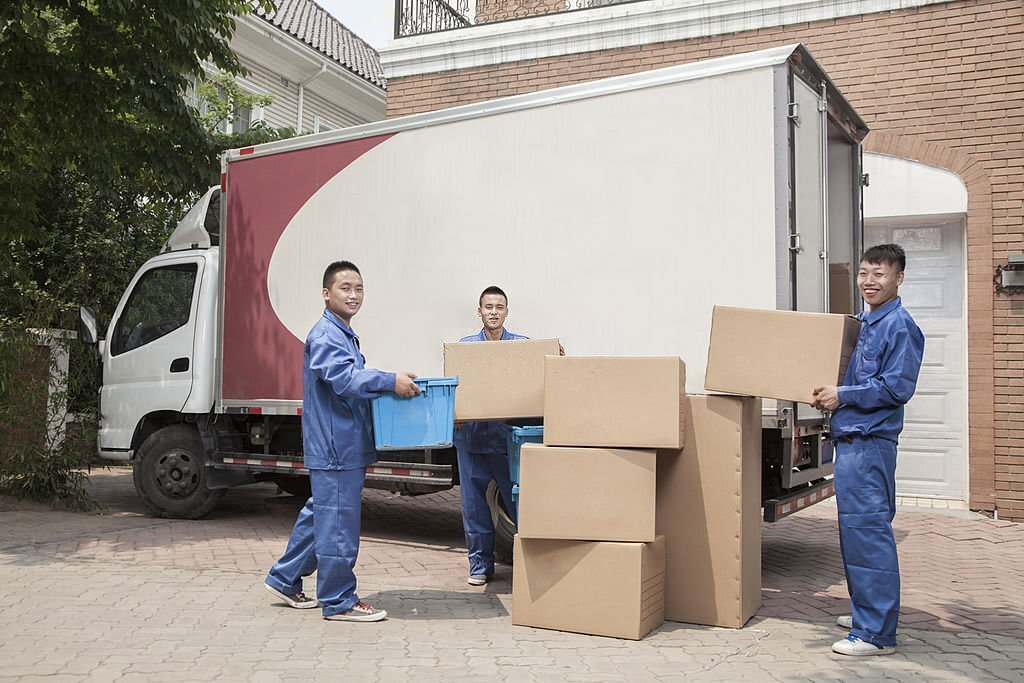 Furniture Movers in Abu Dhabi – Safe and Efficient Relocation